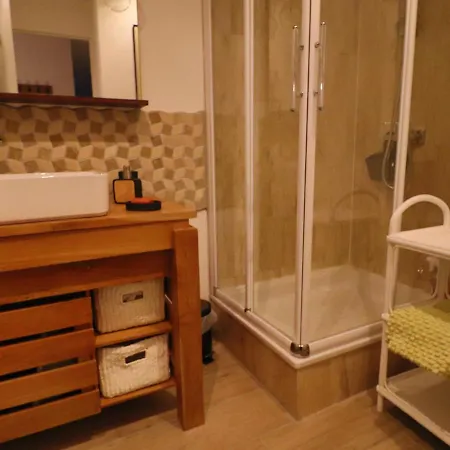 Splendide T2 Climatise En Front De Avec Box Privatif - Fr-1-472a-274 *